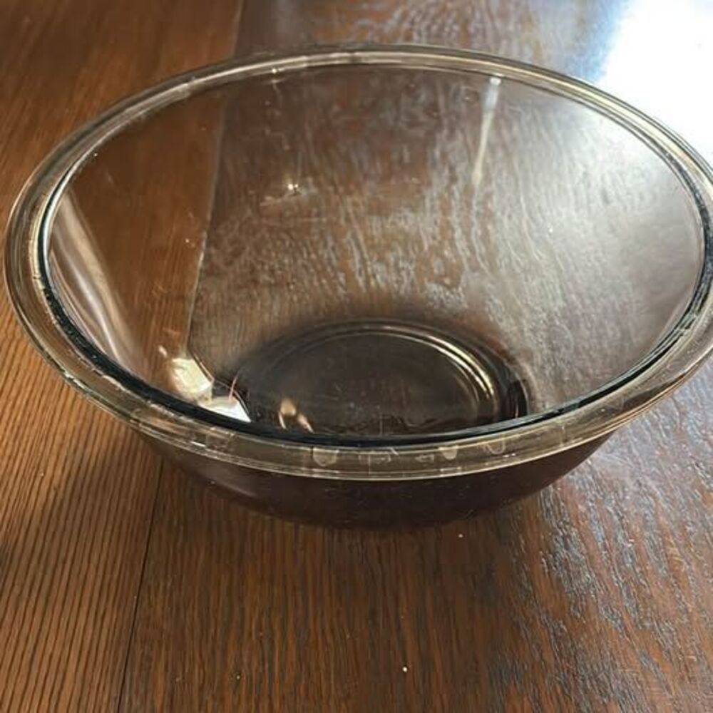 Vintage Pyrex 325 Amber Glass 2.5L Mixing Bowl